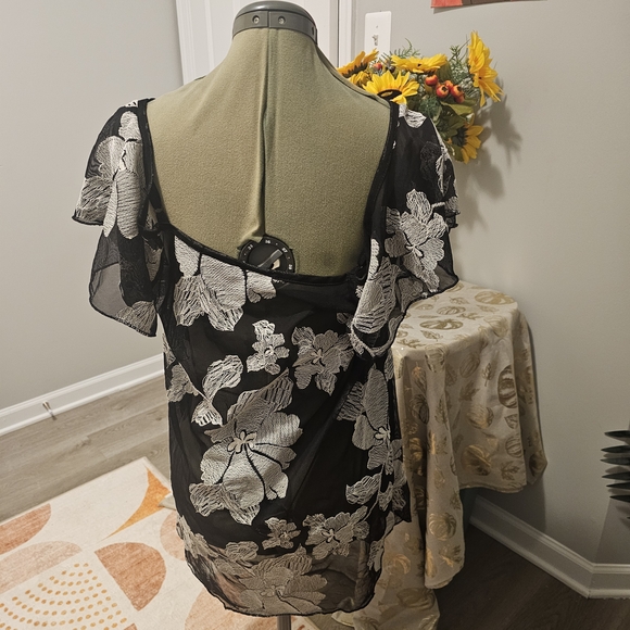 J Valdi Chic Black and White Floral Swim Coverup Sz Large - Picture 2 of 9